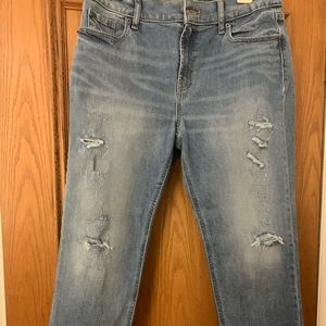 NWOT Woman’s Distressed Jeans